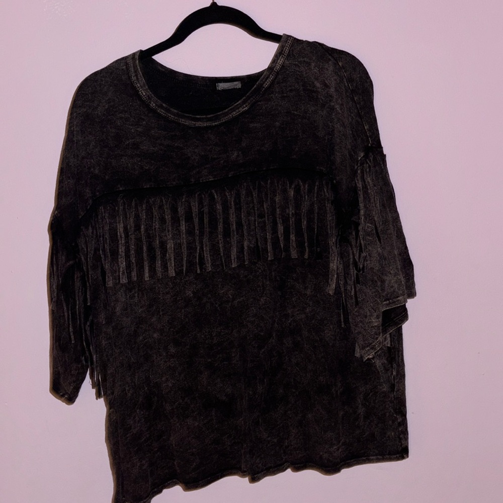 Black acid wash with fringe, t shirt